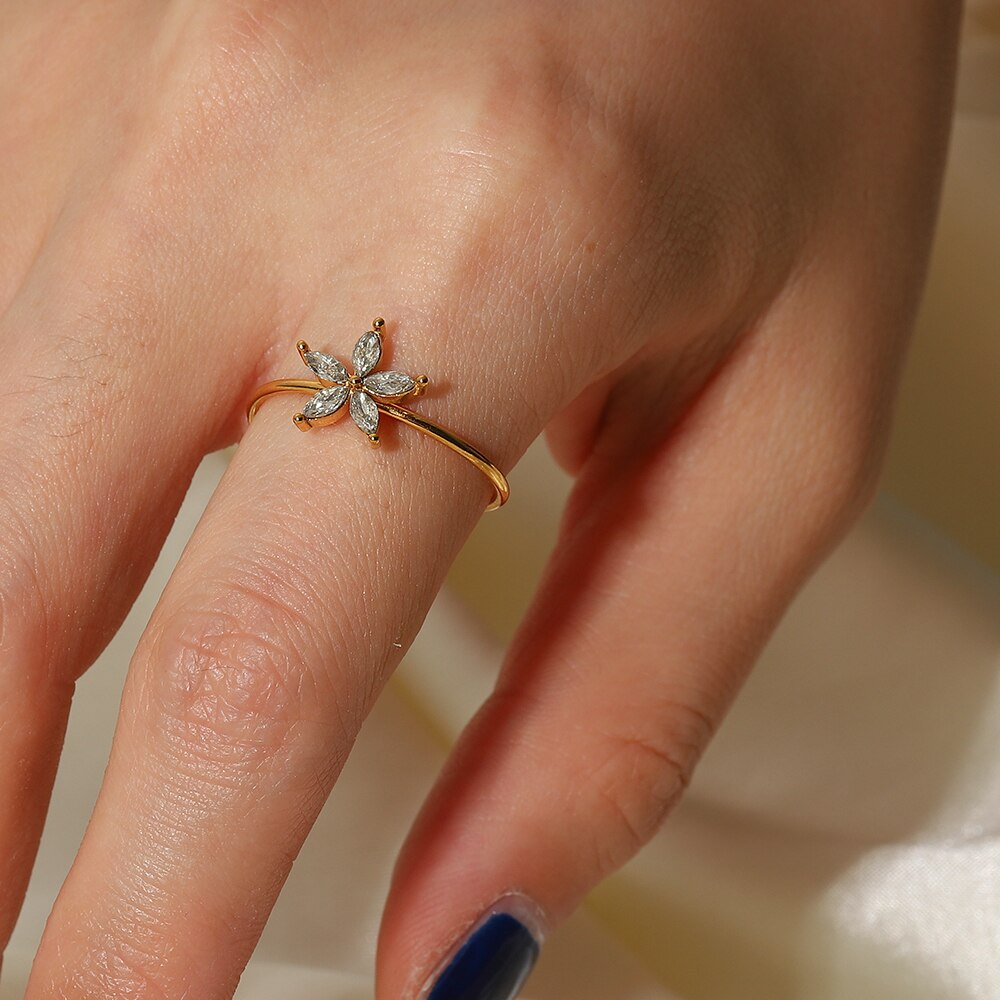 Zirconia Flower Ring