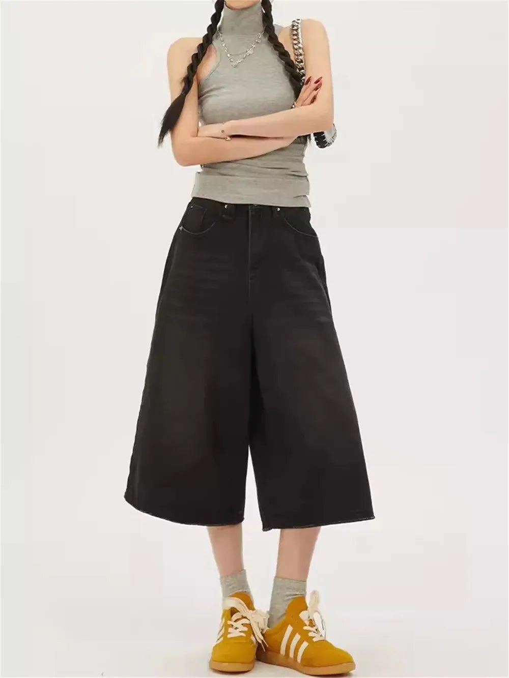 Low Waisted Cropped Wide Leg Short Pants